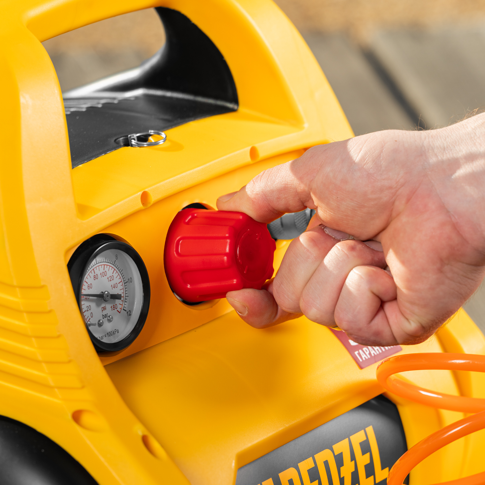 Поршневой компрессор DENZEL РС 1/6-180