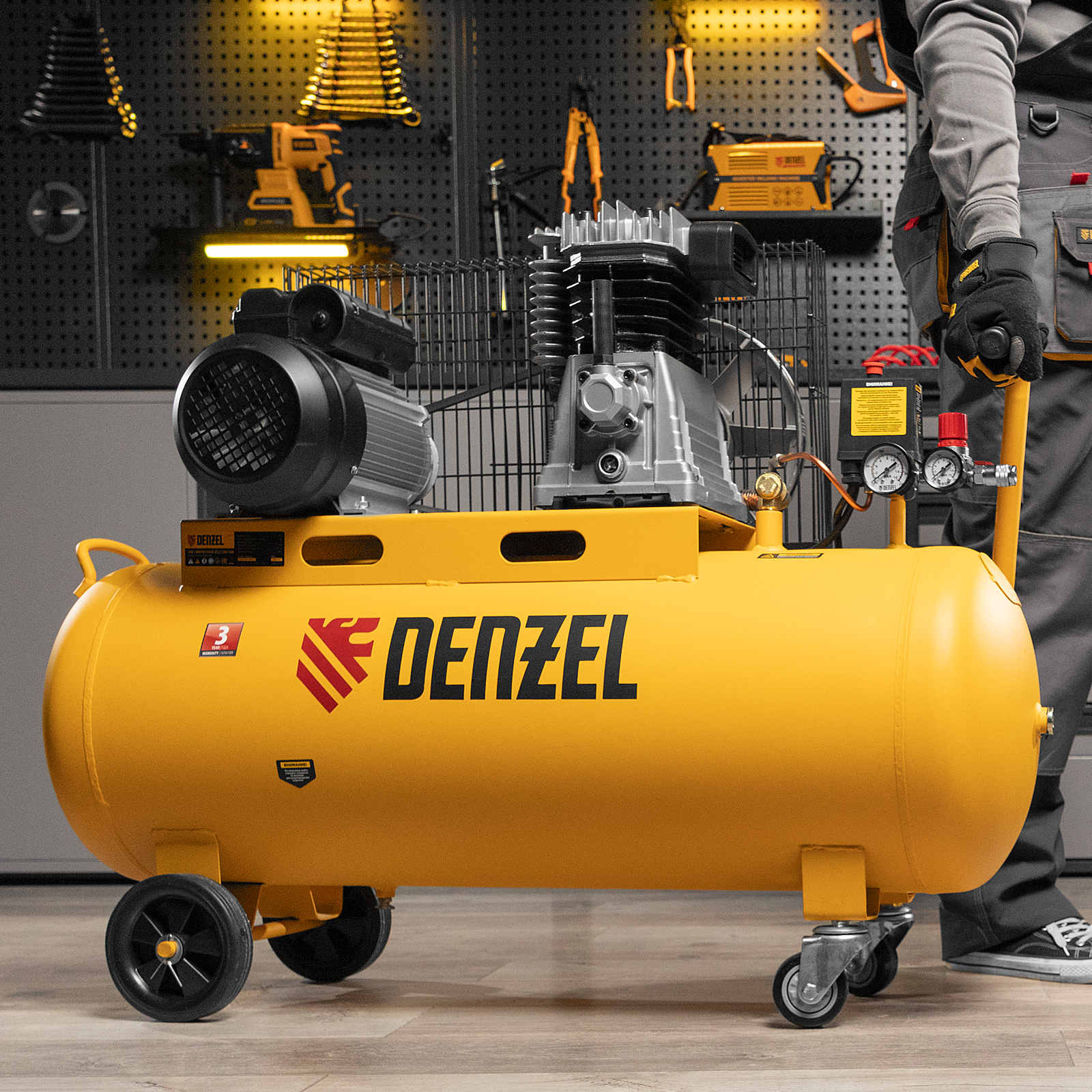 Поршневой компрессор DENZEL BCI2300/100