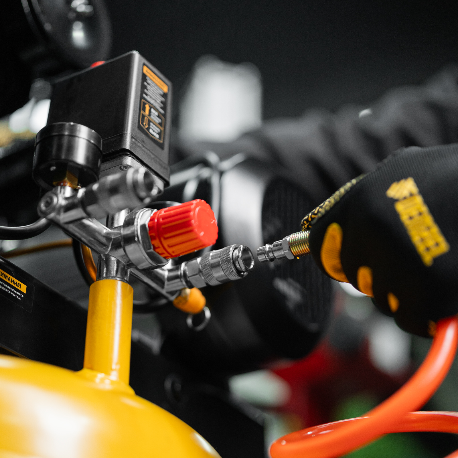 Поршневой компрессор DENZEL BCV2200/100V