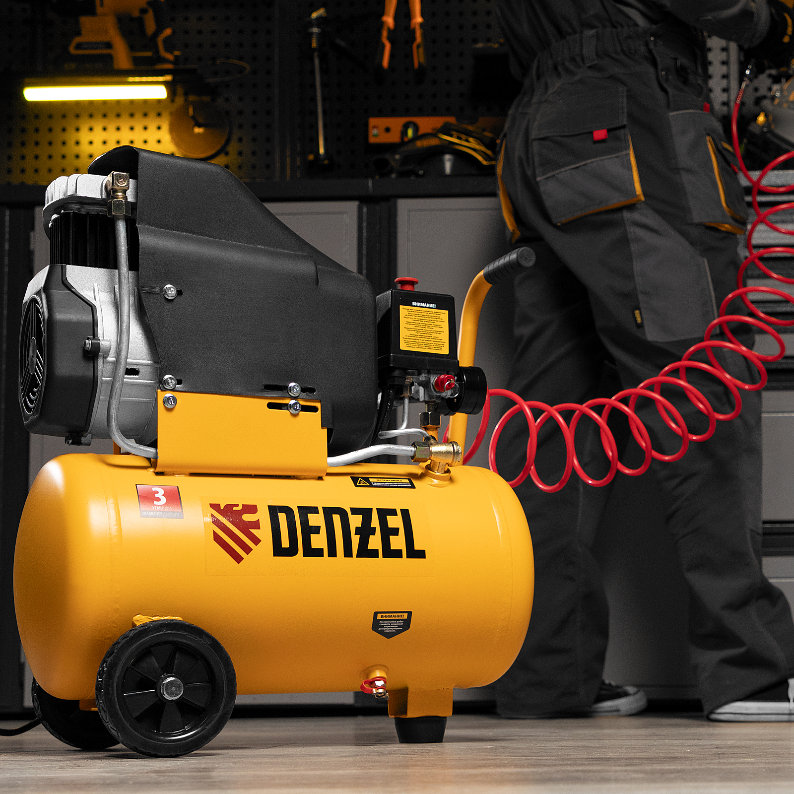 Поршневой компрессор DENZEL DLC1300/24