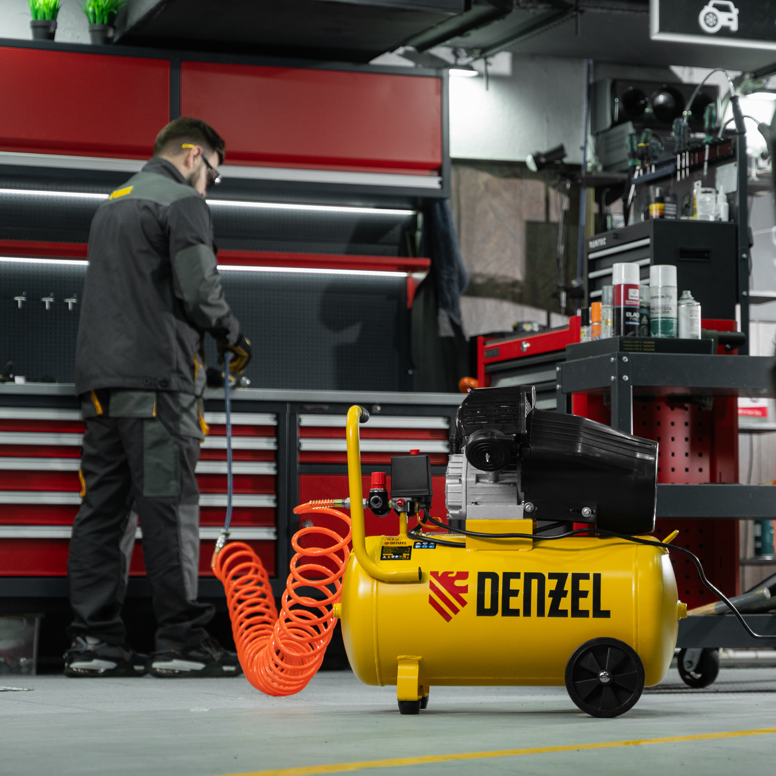 Поршневой компрессор DENZEL DCV1800/50