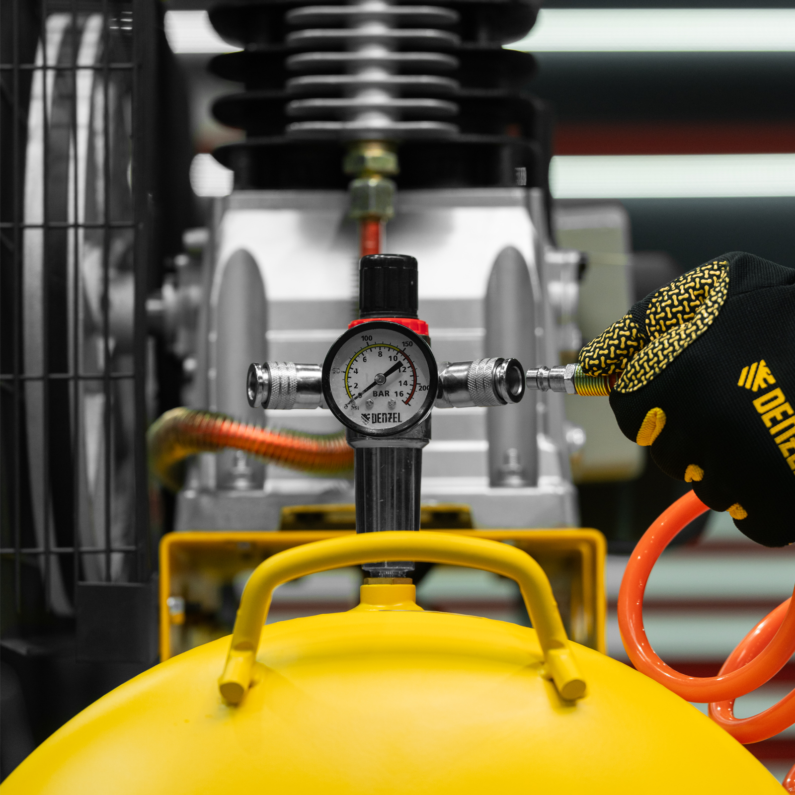 Поршневой компрессор DENZEL BCI3000-T/200