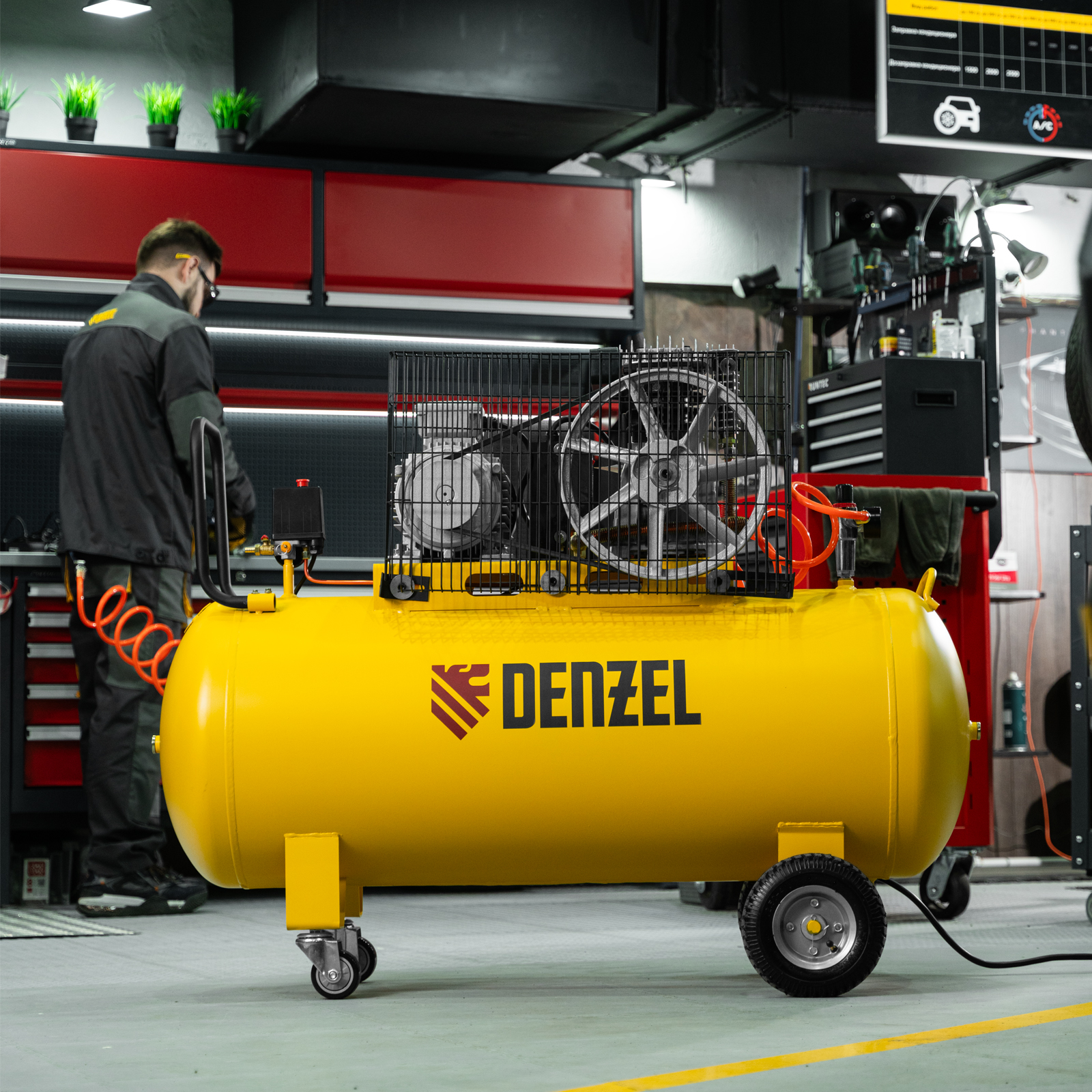 Поршневой компрессор DENZEL BCI3000-T/200