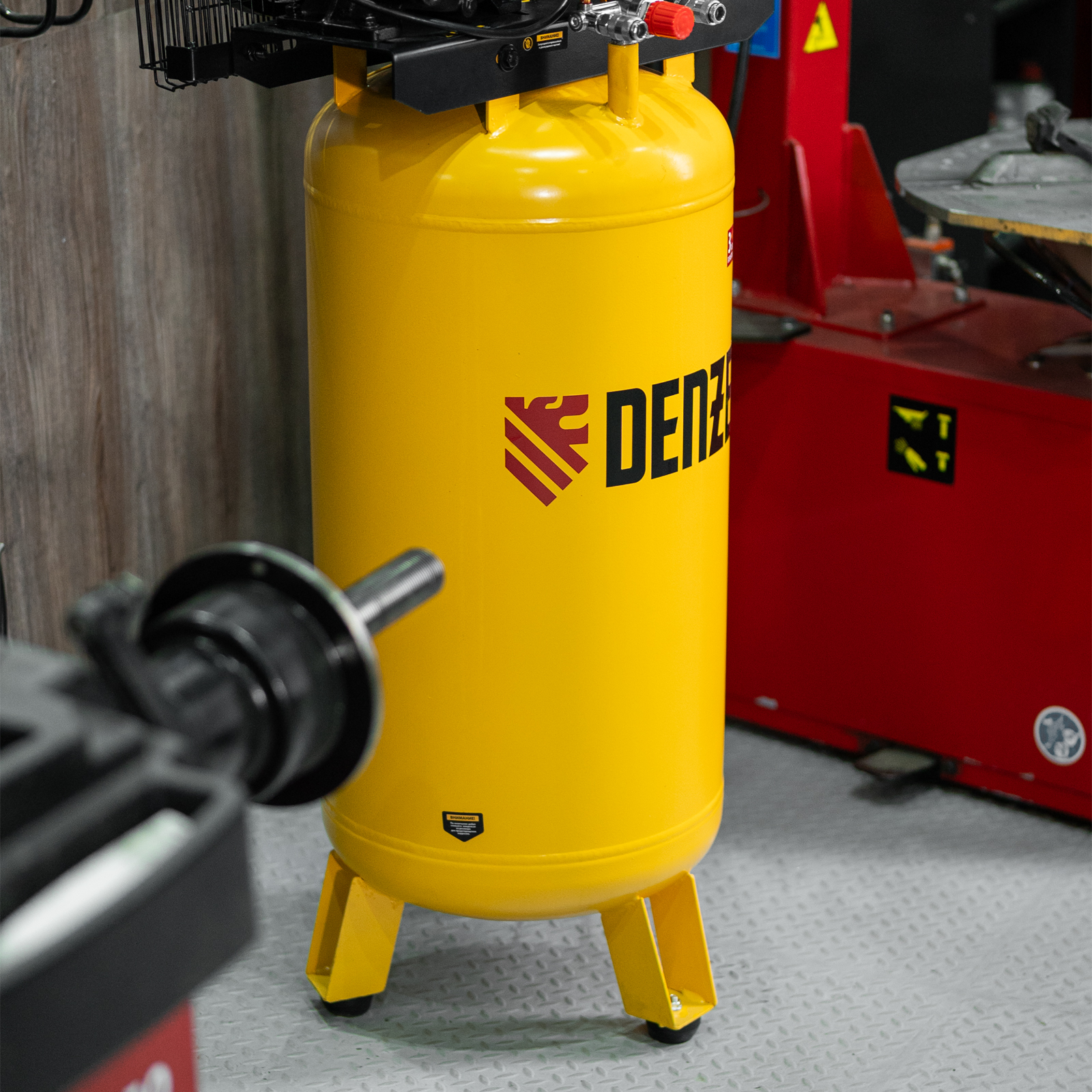 Поршневой компрессор DENZEL BCV2200/100V