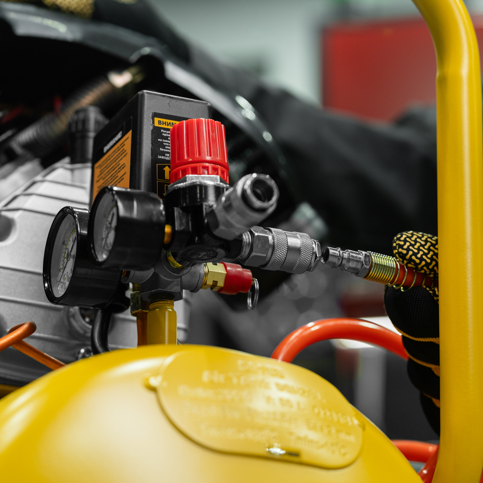 Поршневой компрессор DENZEL DCV1800/50