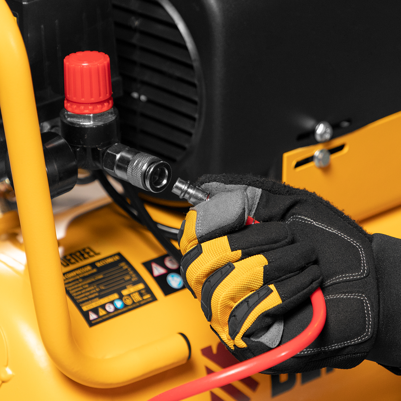 Поршневой компрессор DENZEL DLC1300/24